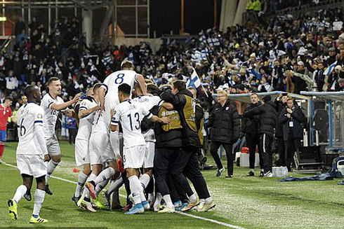 Đội tuyển Phần Lan lần đầu tiên được tham dự một vòng chung kết Euro.