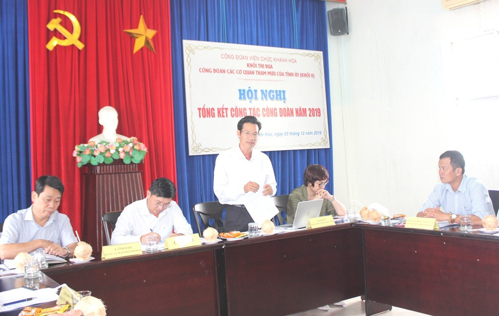 Đại diện Công đoàn Viên chức tỉnh phát biểu tại hội nghị.