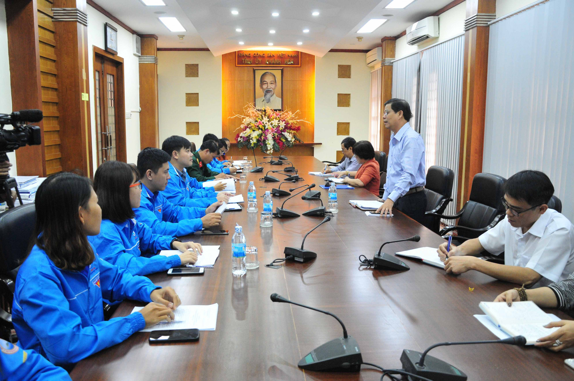 Đồng chí Nguyễn Tấn Tuân phát biểu chỉ đạo tại buổi gặp mặt