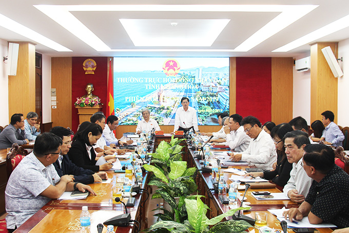 Ông Nguyễn Tấn Tuân phát biểu tại phiên họp.	