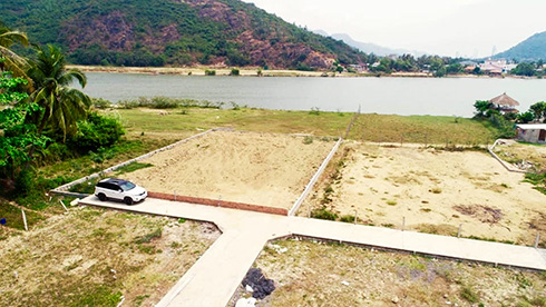 Một số khu vực trên địa bàn huyện Diên Khánh sau khi chuyển mục đích, tách thửa thì không xây dựng nhà, gây lãng phí đất. 