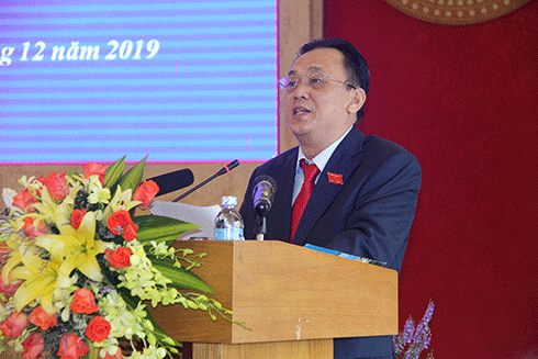 Ông Lê Hữu Hoàng - Phó Chủ tịch UBND tỉnh báo cáo tình hình kinh tế - xã hội tỉnh năm 2019, phương hướng nhiệm vụ năm 2020