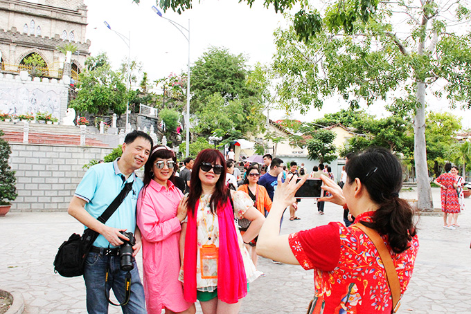 Khách Trung Quốc chiếm tỷ trọng lớn trong khách quốc tế  đến Khánh Hòa.
