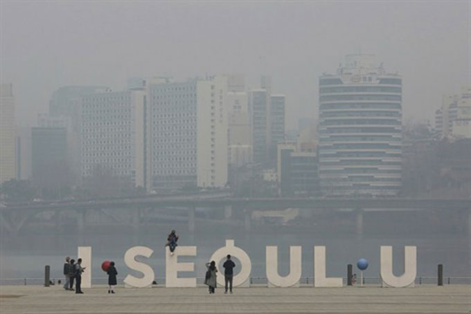 Lượng bụi siêu mịn gây ô nhiễm không khí ở khu vực thủ đô Seoul ngày 10/12 đã tăng lên mức  &quot;rất tệ &quot;. Ảnh: Taiwan News