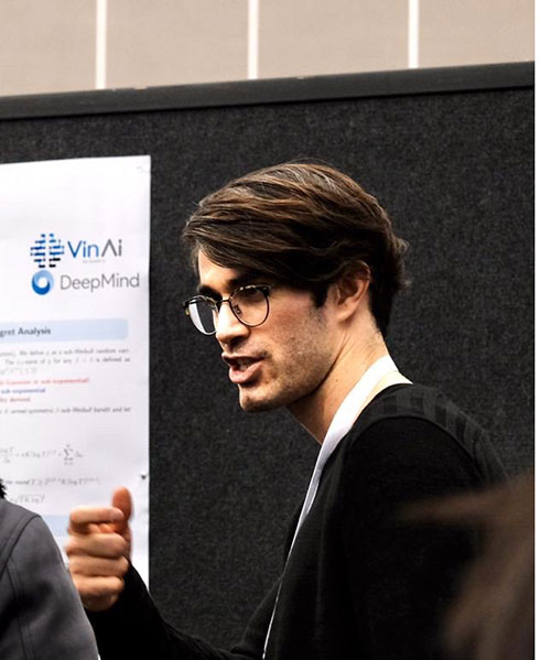 TS Yasin Abbasi-Yadkori, chuyên về khoa học máy tính, tác giả của các công trình nghiên cứu của VinAi vừa được công bố tại NeurIPS 2019.