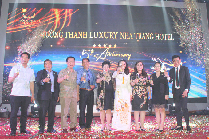  Lãnh đạo các sở, ngành chúc mừng khách sạn Mường Thanh Luxury Nha Trang tại lễ kỷ niệm 