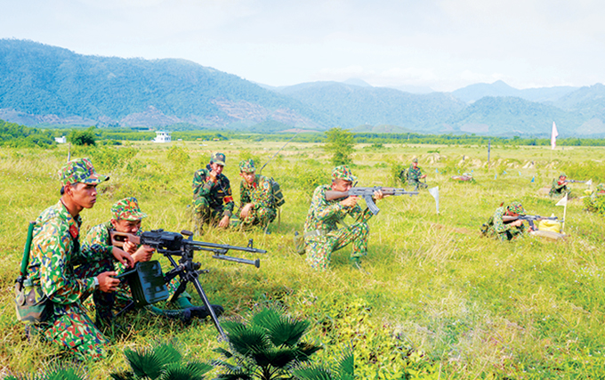 iểu đoàn Bộ binh 460 diễn tập vòng tổng hợp, bắn chiến đấu cấp đại đội.