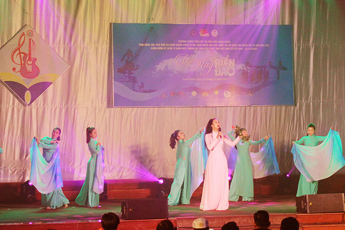 Chương trình âm nhạc "Vòng tay biển đảo"