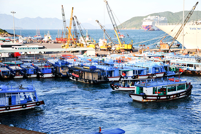 TP. Nha Trang sẽ tăng cường xử lý các phương tiện đường thủy chở khách không phép vào ban đêm.