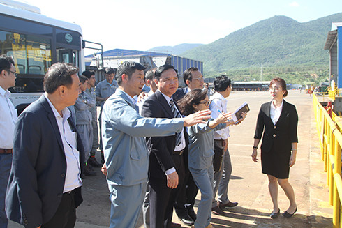 Bí thư Tỉnh ủy Nguyễn Khắc Định thăm khu đóng tàu tại Công ty TNHH Nhà máy tàu biển Hyundai Vinashin