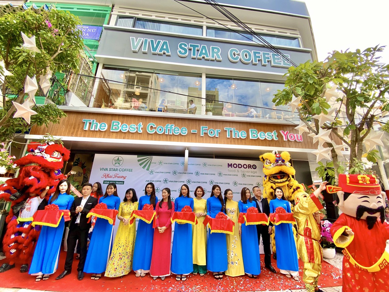 Lễ khai trương Cửa hàng Cà phê VIVA STAR COFFEE đầu tiên tại số 140 Thống Nhất, phường Vạn Thắng, thành phố Nha Trang, tỉnh Khánh Hoà