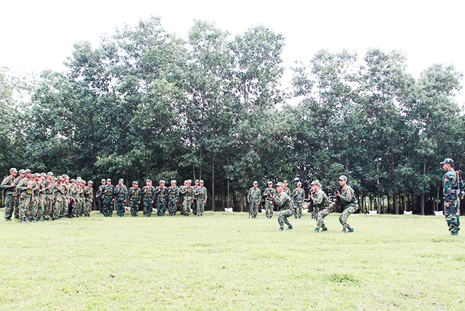 Tập huấn cán bộ khung huấn luyện chiến sĩ mới