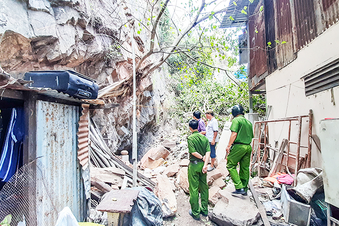 Hiểm họa dưới chân đồi Trại Thủy