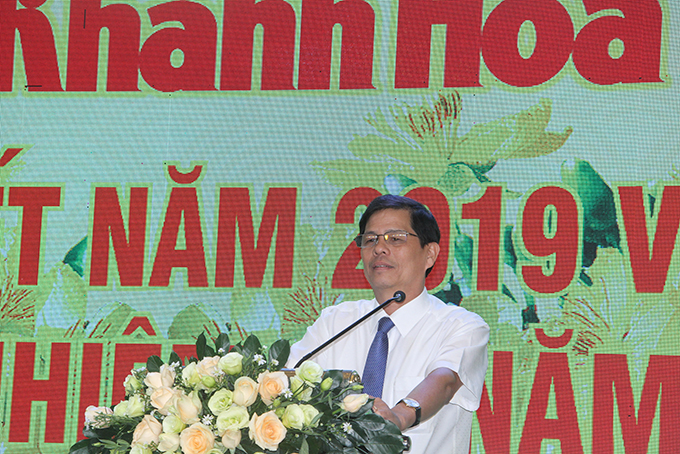Ông Nguyễn Tấn Tuân phát biểu tại buổi lễ. 