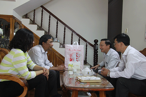 Bí thư Tỉnh ủy Nguyễn Khắc Định thăm, chúc Tết gia đình ông Bùi Hồng Thái - nguyên Bí thư Tỉnh ủy  