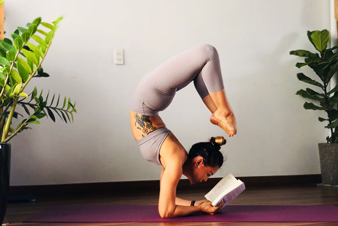Những tư thế yoga đẹp (ảnh: CLB Senda Yoga Nha Trang)