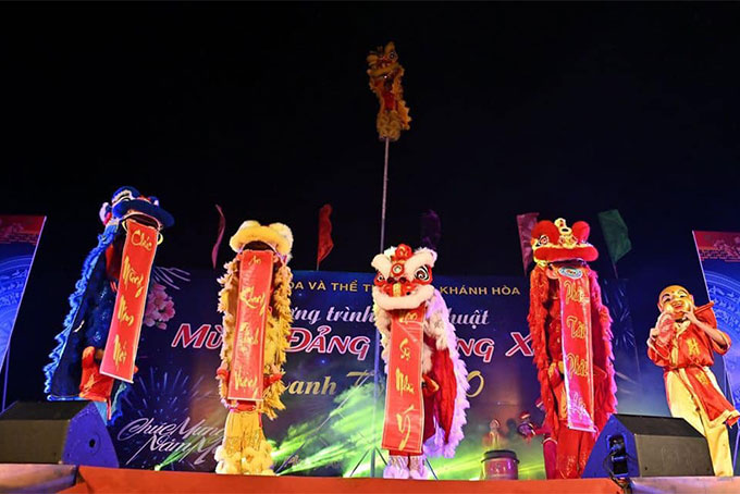 Biểu diễn võ thuật và Lân - Sư - Rồng mừng Xuân Canh Tý