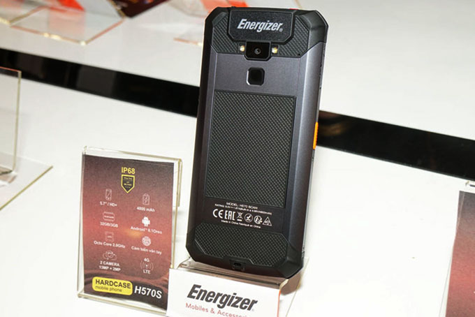 Energizer Hardcase H570S là chiếc điện thoại có khả năng chống nước và sốc