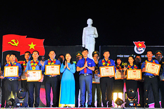 Tỉnh đoàn tuyên dương các thanh niên tiêu biểu trong học tập và làm theo tư tưởng, đạo đức, phong cách Hồ Chí Minh.