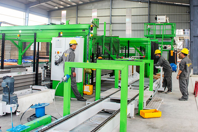 Dây chuyền sản xuất của Nhà máy sản xuất tấm tường Acotec - VCN, một dự án mới được đầu tư.