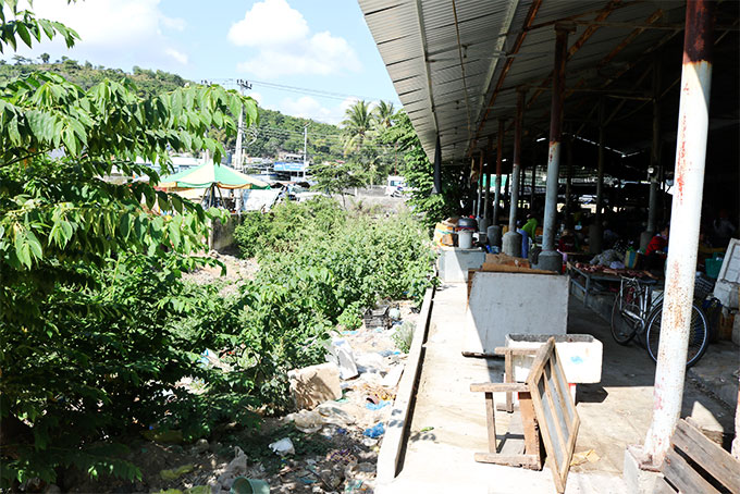 Chợ Vĩnh Lương: Ô nhiễm do thiếu hệ thống thoát nước mưa