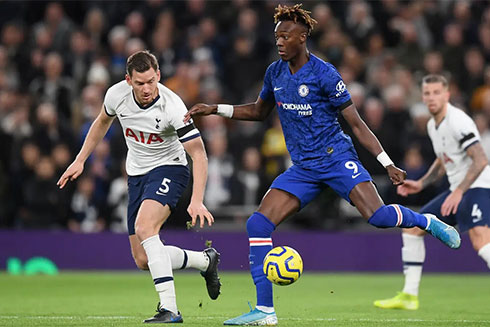 Tottenham đứng trước cơ hội chiếm lấy vị trí thứ 4 trên bảng xếp hạng của Chelsea nếu có được chiến thắng.