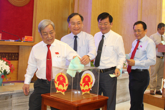  Đại biểu HĐND tỉnh Khánh Hòa bỏ phiếu bầu Chủ tịch UBND tỉnh nhiệm kỳ 2016-2021
