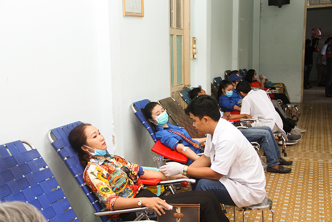 Công nhân viên chức ngành văn hóa, thể thao tỉnh Khánh Hòa tham gia hiến máu tình nguyện.