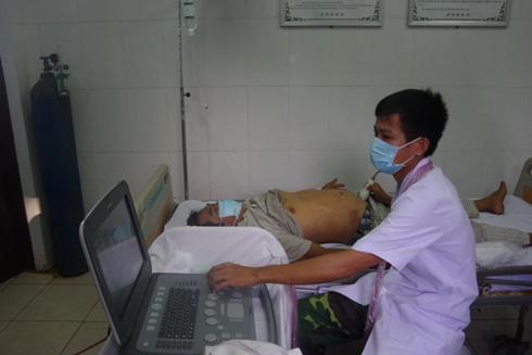 Quân y đảo Trường Sa mổ cấp cứu ngư dân bị vỡ ruột thừa