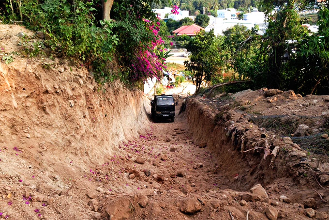 Tự ý san ủi đất rừng để phân lô, bán nền