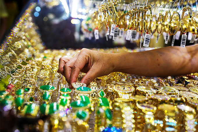 Mỗi lượng vàng miếng sáng nay được doanh nghiệp tăng vài trăm nghìn đồng khi chứng kiến giá thế giới phục hồi.