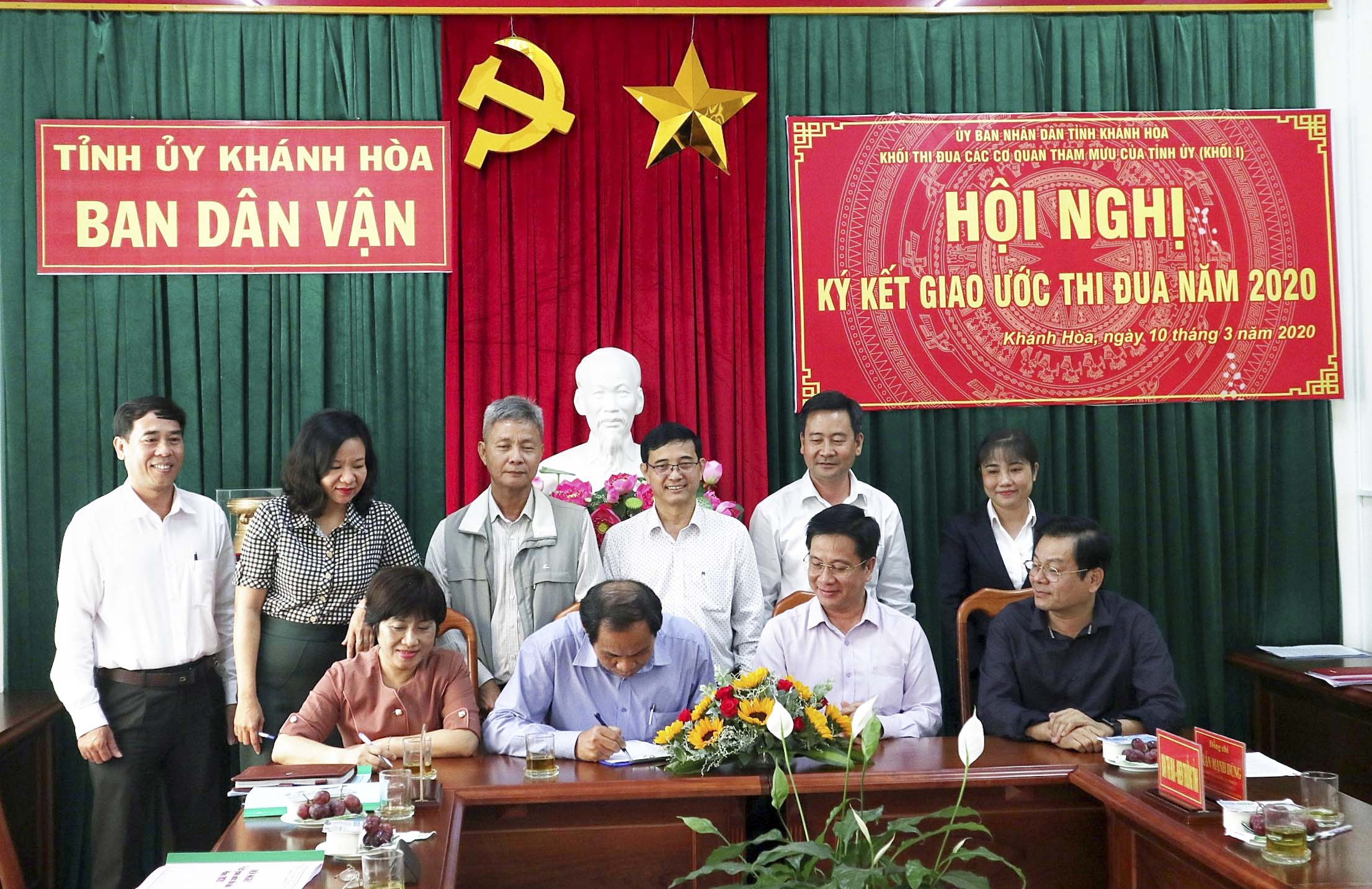 Khối thi đua các cơ quan tham mưu của Tỉnh ủy (Khối 1) ký kết giao ước thi đua