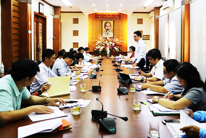 Đồng chí Nguyễn Khắc Toàn phát biểu tại buổi làm việc. 