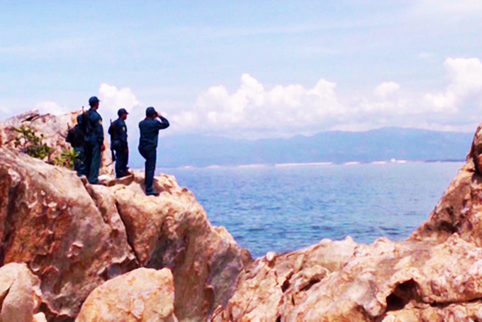Lực lượng Tự vệ của Công ty Yến sào Khánh Hòa tuần tra trên biển.