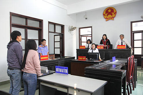 Mua card điện thoại, "nẫng" luôn túi xách