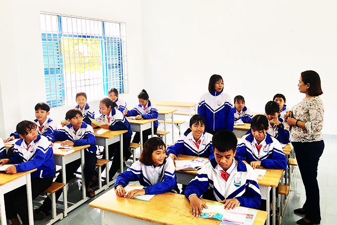 Truyền thông sức khỏe sinh sản vị thành niên, thanh niên  cho học sinh Trường Phổ thông Dân tộc nội trú huyện Khánh Sơn.