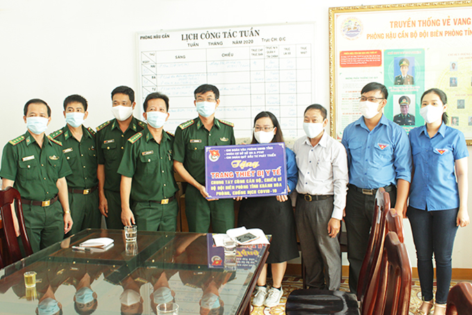 Bộ đội Biên phòng tỉnh: Tiếp nhận thiết bị y tế phòng, chống dịch