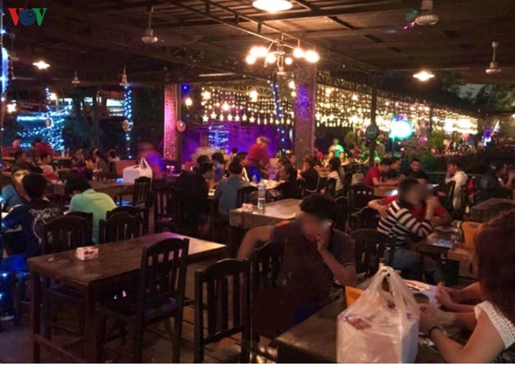 Những khu ăn uống, vui chơi đông người như thế này ở Lào sẽ đóng cửa từ 1/4.