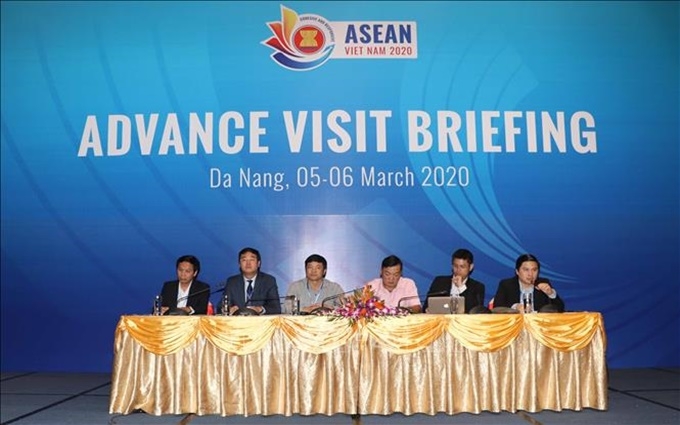 Ban Tổ chức cung cấp thông tin cho các đại biểu về công tác chuẩn bị Hội nghị Cấp cao ASEAN 36 và Cấp cao kỷ niệm ASEAN - New Zealand. (Ảnh: TTXVN)