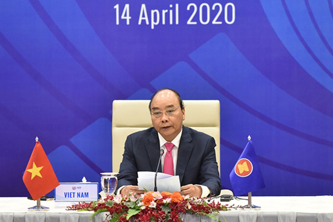 Thủ tướng Nguyễn Xuân Phúc, Chủ tịch ASEAN 2020 chủ trì Hội nghị Cấp cao đặc biệt trực tuyến ASEAN với các đối tác Hàn Quốc, Nhật Bản và Trung Quốc (ASEAN+3) về ứng phó với dịch bệnh Covid-19. (Ảnh: TRẦN HẢI)