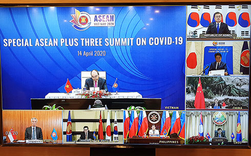 Các nhà lãnh đạo ASEAN+3 tại Hội nghị trực tuyến Cấp cao Đặc biệt ASEAN+3 về Covid-19 (Ảnh: V.T)