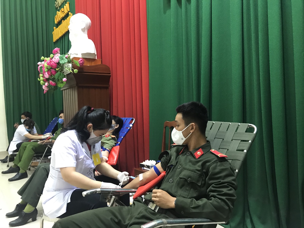 Cán bộ chiến sỹ Công an tỉnh Khánh Hoà tham gia hiến máu tình nguyện 