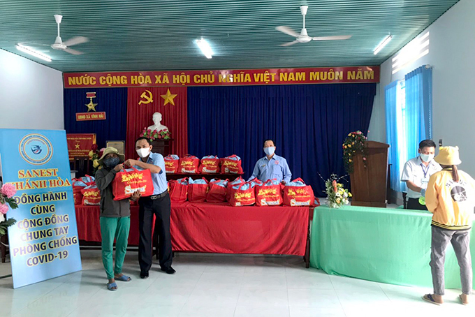 Công ty Sanest Khánh Hòa tặng quà thiện nguyện tại xã Vĩnh Hải, Ninh Hải, Ninh Thuận