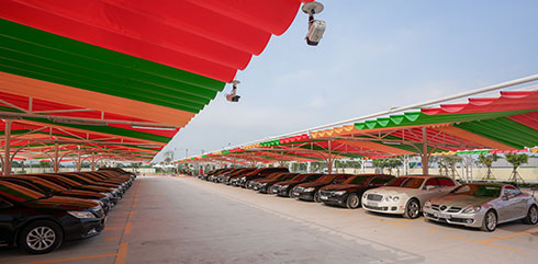 Với diện tích 5.000 m2, sức chứa 230 xe, siêu thị xe Smart Solution hiện là cơ sở kinh doanh xe cũ có quy mô lớn hàng đầu tại Việt Nam.