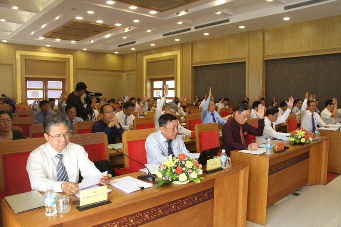Đại biểu HĐND tỉnh Khánh Hòa biểu quyết thông qua nghị quyết