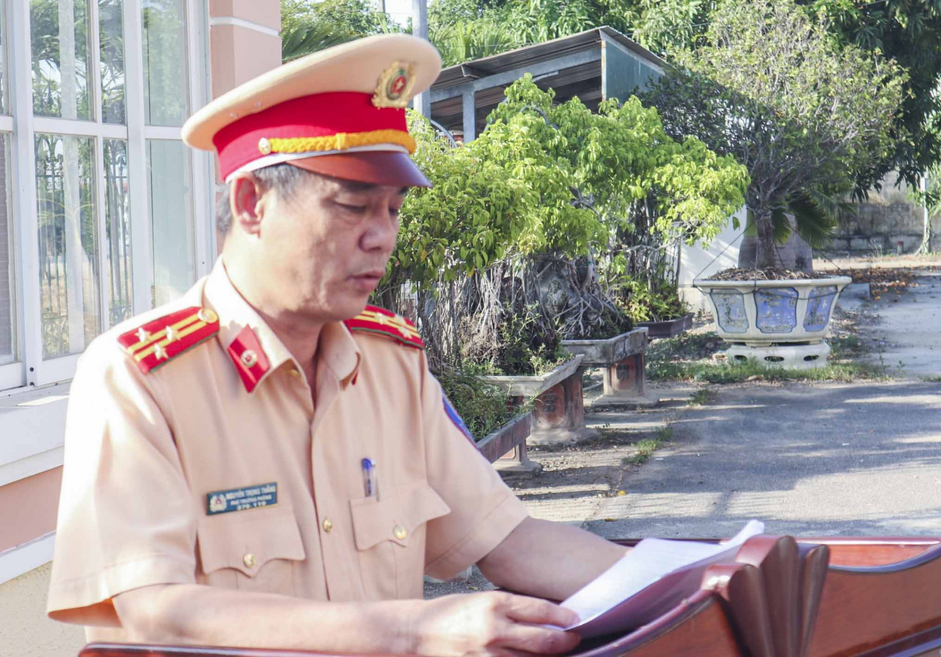 Thượng tá Nguyễn Trọng Thắng phát biểu tại lễ ra quân tổng kiểm soát phương tiện.