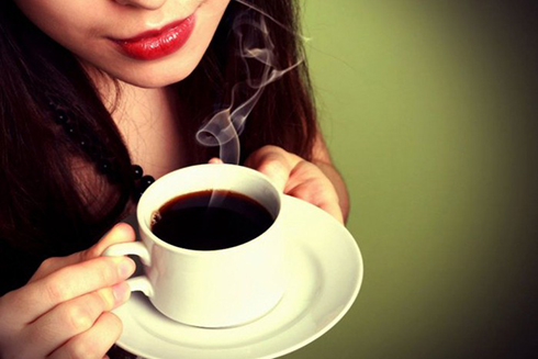 Bạn nên duy trì thói quen uống cà phê ngay cả trong những ngày nghỉ ở nhà