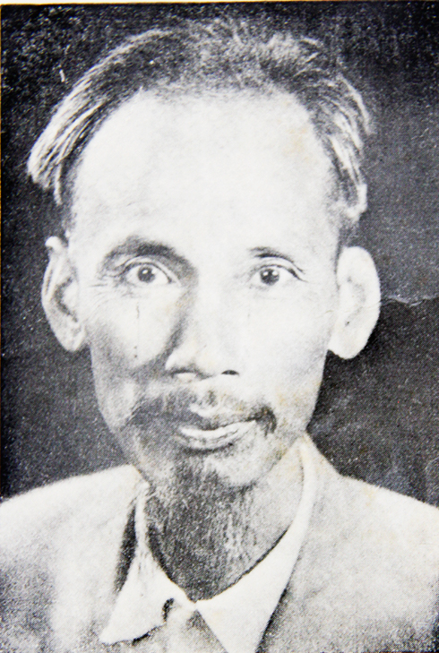 Mẫu ảnh Bác Hồ, gia đình ông Hoàng Lưu được trao tặng năm 1945.