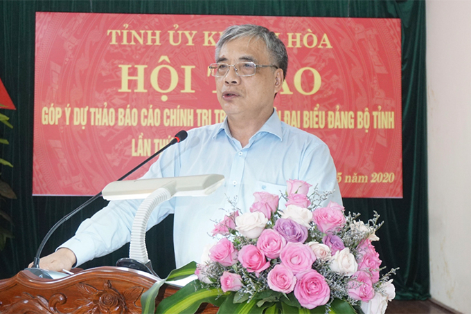 Phó Giáo sư, Tiến sĩ Trần Đình Thiên góp ý cho dự thảo Báo cáo chính trị