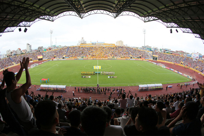 Thiên Trường là sân bóng đông CĐV nhất Việt Nam trong hai năm qua. Ảnh: Đức Đồng.